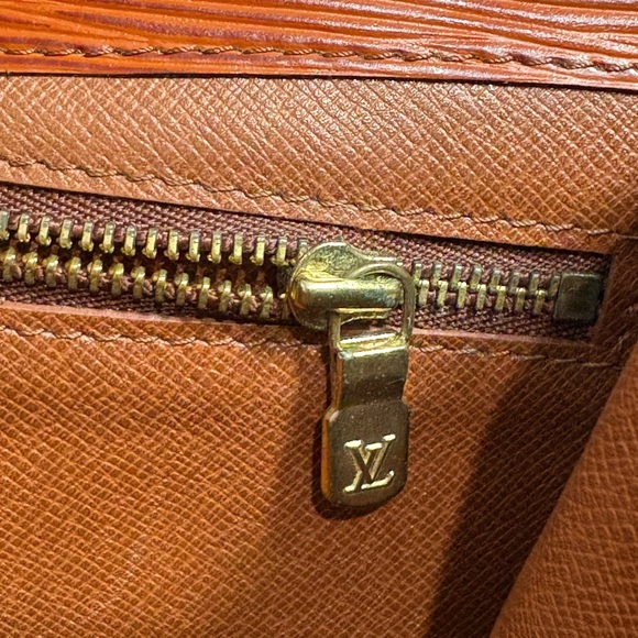 Authentic LOUIS VUITTON cognac epi leather pouch clutch with certificate - Picture 8 of 14